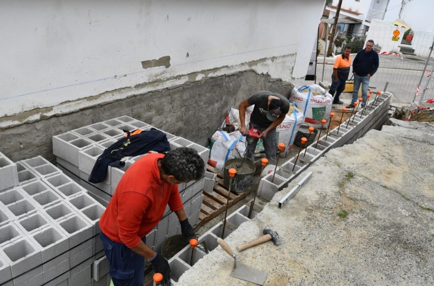  Obras y Servicios realiza trabajos de mejora en la calle Abeto de San Enrique